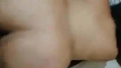 Este hijo está impresionado por el culo de su madre